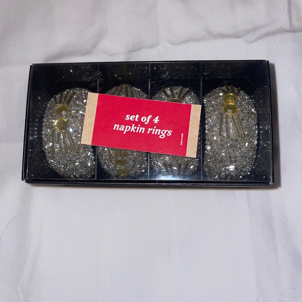 SET OF 4 NAPKIN RINGS - Picture 3 of 3